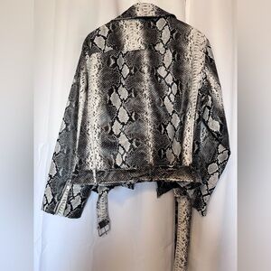 Black and white faux snakeskin Levi’s jacket. Plus size 2X.